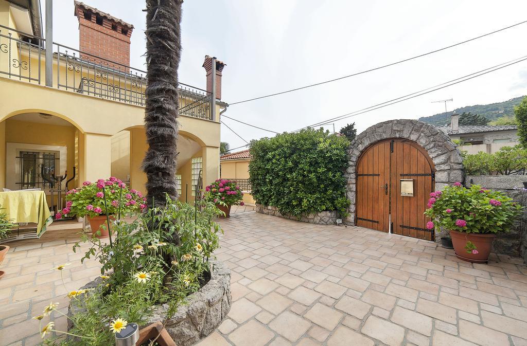 Apartments Hortensia Opatija Bagian luar foto