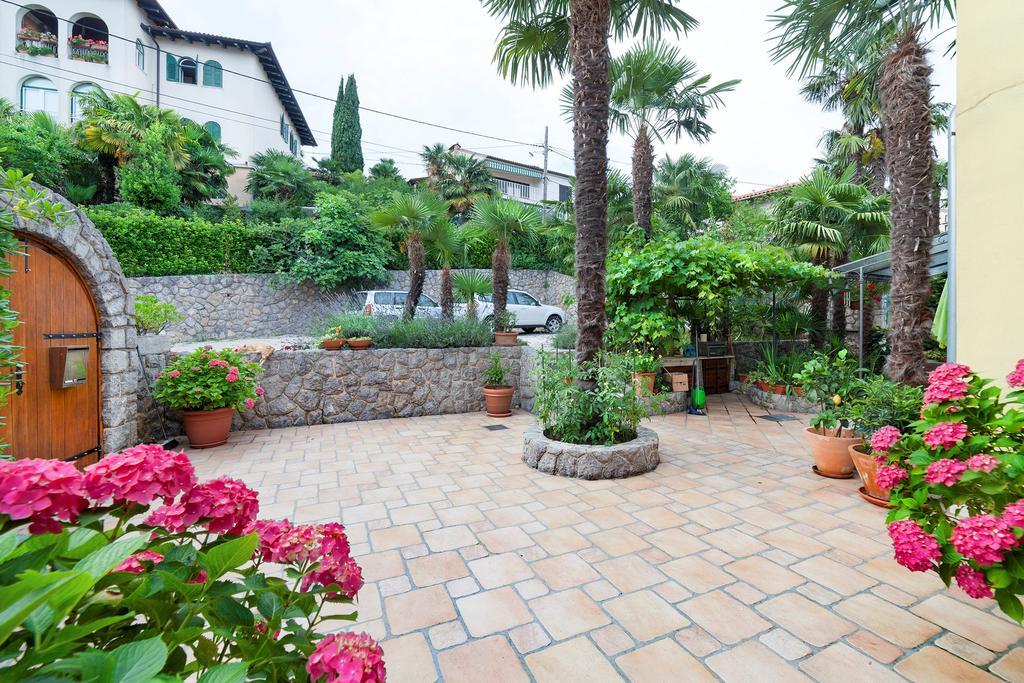Apartments Hortensia Opatija Bagian luar foto