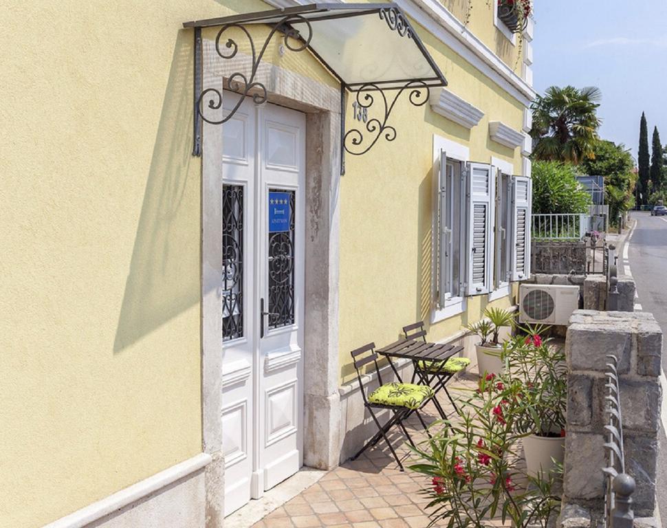 Apartments Hortensia Opatija Bagian luar foto